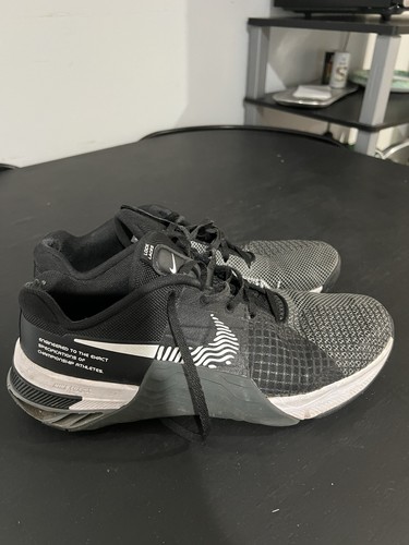 Pre owned pair nike - pair, of